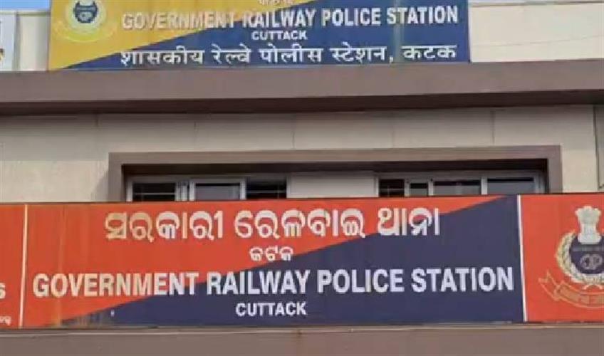 Khabar East:116-Kg-Ganja-Seized-From-Puri-LTT-Express-At-Kataka-Five-Held