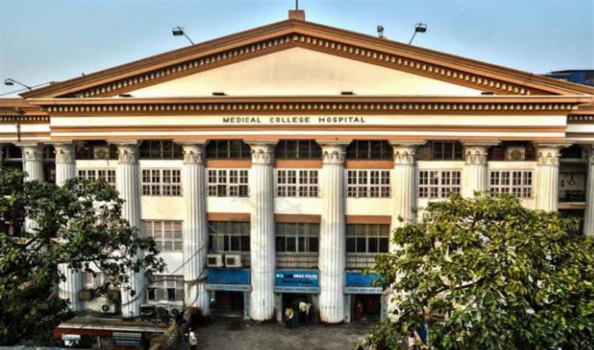 Khabar East:18-students-corona-infected-in-Calcutta-Medical-College