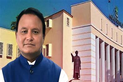 Khabar East:20-Cops-Taking-Bribe-271-Govt-Servants-Arrested-By-Vigilance-In-Last-One-And-Half-Year-CM-Majhi