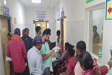 Khabar East:20-Injured-As-Overloaded-Pickup-Van-Overturns-In-Bhadrak
