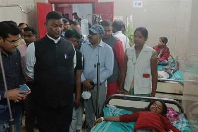 Khabar East:27-children-ill-after-eating-wild-fruits-labor-minister-visits-health-center