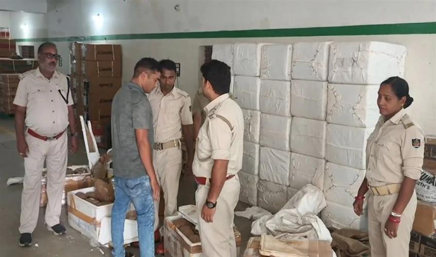 Khabar East:400kg-of-ganja-sent-through-courier-in-fish-boxes-in-Odisha-UP-Judges-address-used-for-delivery