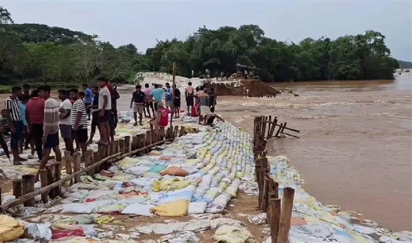Khabar East:70-Ft-Breach-In-Kani-River-Triggers-Flood-In-Jajpur-Over-10-Villages-Marooned