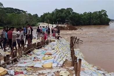 Khabar East:70-Ft-Breach-In-Kani-River-Triggers-Flood-In-Jajpur-Over-10-Villages-Marooned