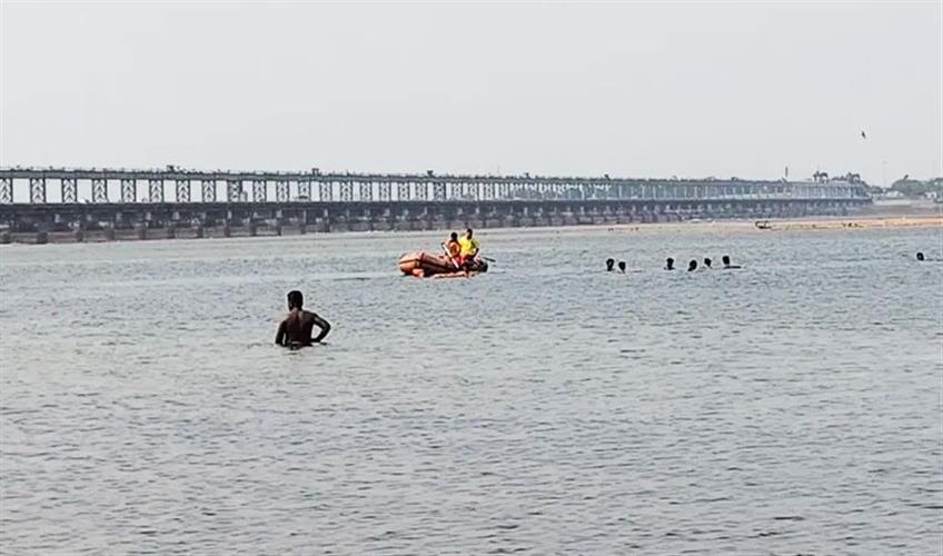 Khabar East:8-Days-On-Missing-Youths-Body-Found-Near-Naraj-Barrage