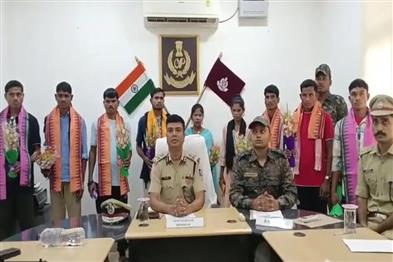 Khabar East:9-Maoists-including-2-women-cadres-surrender-in-Odishas-Boudh