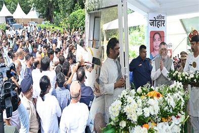 Khabar East:A-massive-crowd-turned-out-to-pay-tribute-to-Rupi-Soren
