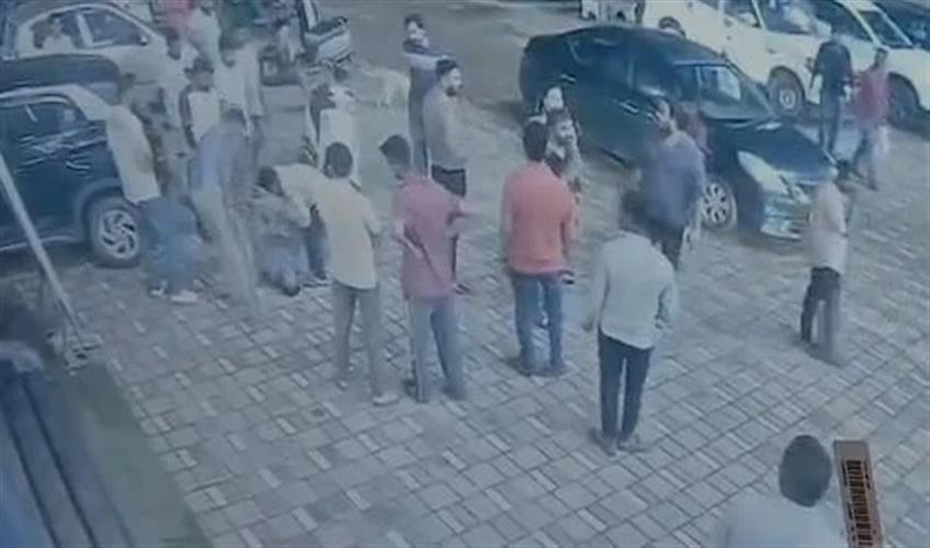 Khabar East:A-young-man-dragged-and-beat-up-an-elderly-guard-over-a-parking-issue
