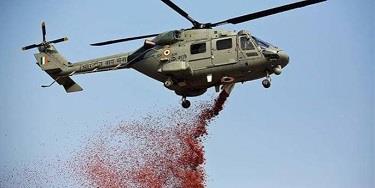 Khabar East:Army-Helicopter-showers-flowers-on-Patna-AIIMS-and-IGIM-in-honor-of-Corona-Warriors