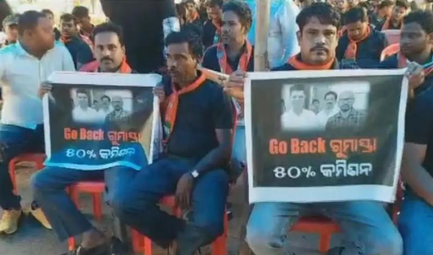 Khabar East:BJP-Protests-Odisha-5T-Secy-VK-Pandians-Jagatsinghpur-Visit-With-Black-Balloons