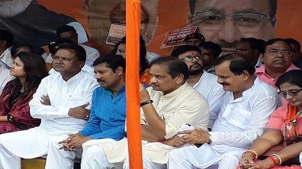 Khabar East:BJP-stages-stir-before-Raj-Bhavan-against-BJD-Govt