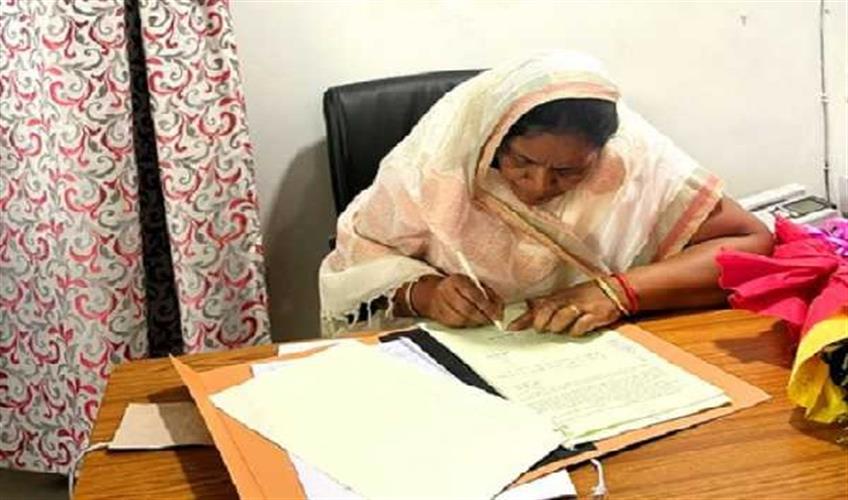 Khabar East:Baby-Devi-banned-the-sale-of-liquor-on-Kanwaria-Path-as-soon-as-she-became-a-minister