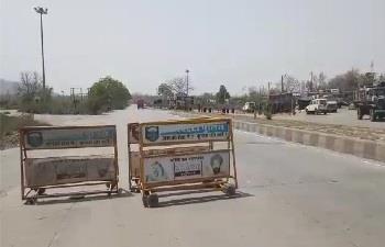 Khabar East:Bihar-Jharkhand-border-seal-for-lock-down-policemen-deployed-at-Chordaha-border