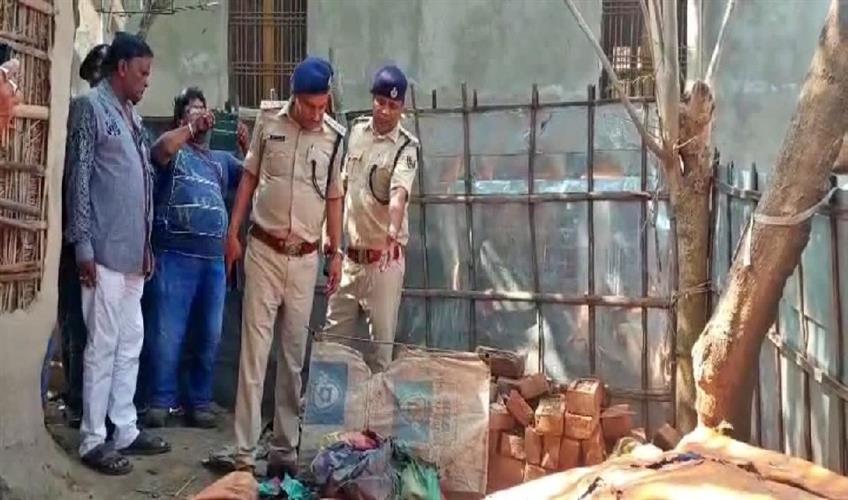 Khabar East:Bomb-blast-in-Araria-childs-hand-blown-off-admitted-in-hospital