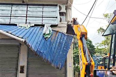 Khabar East:Bulldozer-used-on-TMC-MP-Abhishek-Banerjees-office