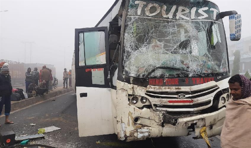 Khabar East:Bus-going-from-Haryana-to-Araria-on-NH-27-more-than-200-injured