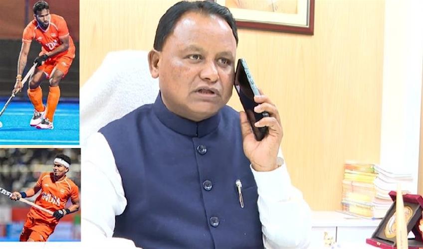 Khabar East:CM-Majhi-Speaks-Over-Phone-With-Odia-Hockey-Stars-Amit-Rohidas-Shilanand-Lakra