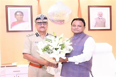 Khabar East:CM-Majhi-thanks-outgoing-DGP-YB-Khurania-for-dedicated-service
