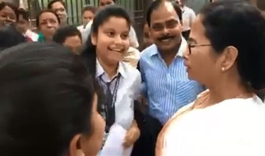 Khabar East:CM-Mamta-Banerjee-arrives-at-the-examination-center-to-meet-the-secondary-candidates