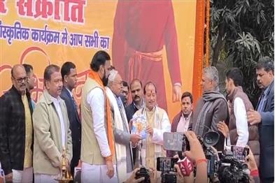 Khabar East:CM-Nitish-Kumar-attended-the-Dahi-Chudha-feast-of-Deputy-CM-Vijay-Kumar-Sinha