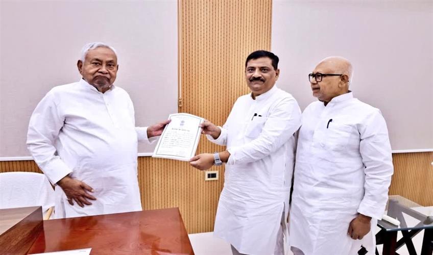 Khabar East:CM-Nitish-Kumar-receives-certificate-of-election-to-the-Rajya-Sabha