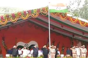 Khabar East:CM-Raghuvar-Das-hoisted-tricolor-in-Morahabadi-field-best-wishes-to-people