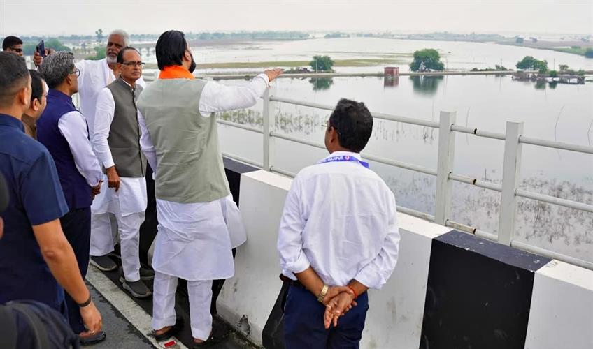 Khabar East:CM-Samrat-and-Shivraj-Singh-took-stock-of-flood-affected-areas-in-Munger