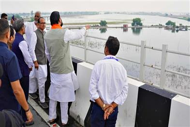 Khabar East:CM-Samrat-and-Shivraj-Singh-took-stock-of-flood-affected-areas-in-Munger