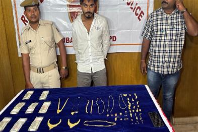 Khabar East:Chain-snatcher-held-with-Rs-2-lakh-cash-200-gm-gold-ornaments-in-Bhubaneswar