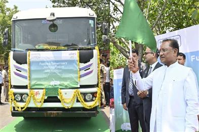 Khabar East:Chief-Minister-Sai-flagged-off-the-countrys-first-hydrogen-fuel-truck