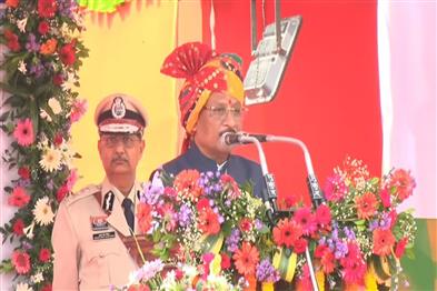 Khabar East:Chief-Minister-Vishnu-Deo-Sai-hoisted-the-Tricolour-and-took-the-salute-at-the-parade