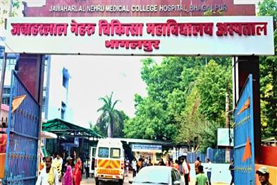 Khabar East:Class-1-student-attacked-20-times-with-a-sharp-edged-weapon-admitted-to-ICU