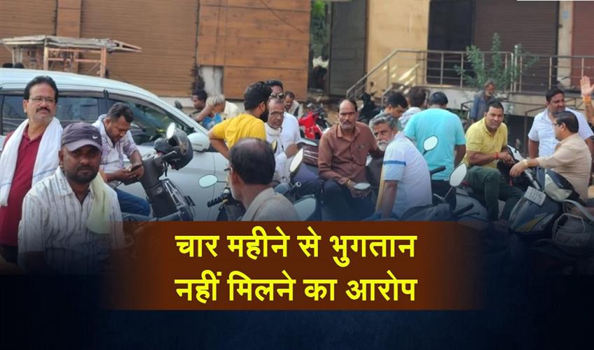 Khabar East:Cleaning-contractors-start-work-stoppage-strike-in-Raipur
