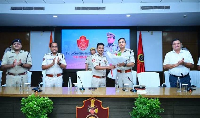 Khabar East:Commissionerate-Police-Bids-Farewell-To-Outgoing-Bhubaneswar-DCP-Jagmohan-Meena