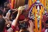 Khabar East:Crowds-of-devotees-thronged-Goddess-temples-on-the-first-day-of-Navratri