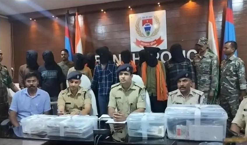 Khabar East:Cyber-​​fraud-gang-busted-10-accused-arrested