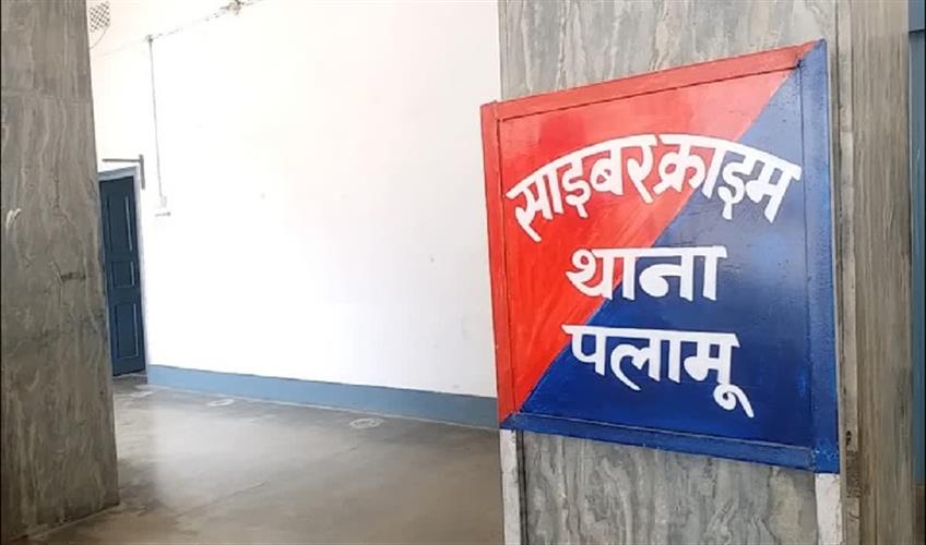 Khabar East:Cyber-criminal-arrested-for-disappearing-money-posing-as-bank-manager