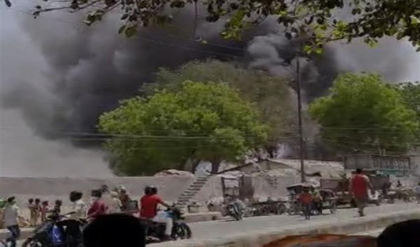Khabar East:Cylinder-explosion-sets-fire-to-hotel-3-fire-brigade-vehicles-arrive