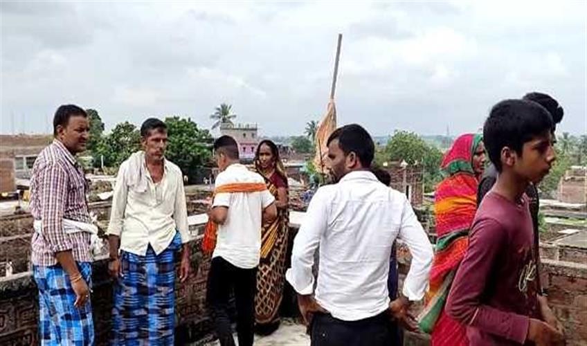 Khabar East:Deadly-attack-on-three-people-after-entering-their-house-due-to-personal-rivalry-one-dead