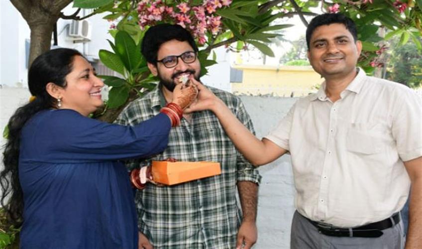 Khabar East:Divyansh-who-prepared-for-UPSC-by-staying-in-Bokaro-got-153rd-rank