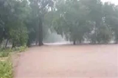 Khabar East:Due-to-heavy-rains-the-river-drain-on-the-rise-water-flowing-two-feet-above-the-road