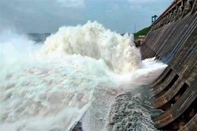 Khabar East:Eight-Sluice-Gates-Opened-At-Hirakud-Dam-To-Release-Excess-Water