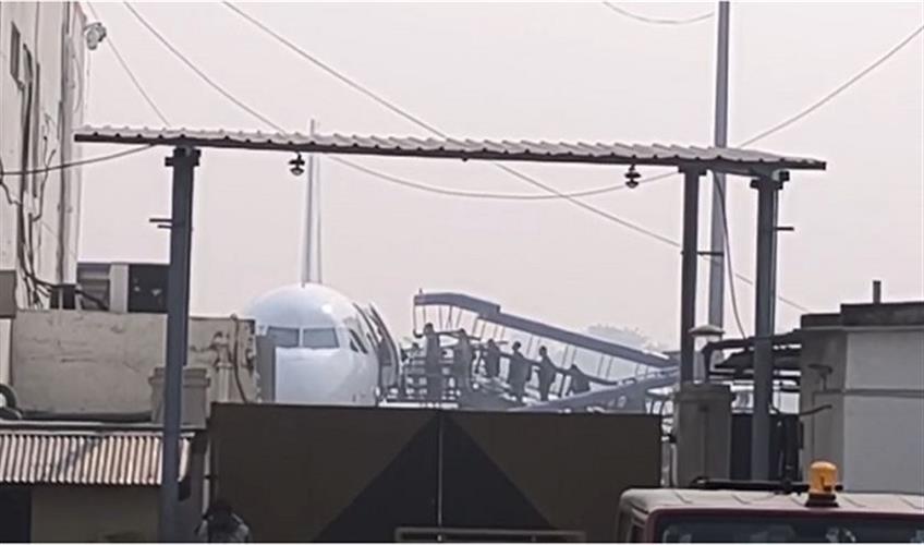 Khabar East:Emergency-landing-at-Patna-airport-planes-window-screen-cracked