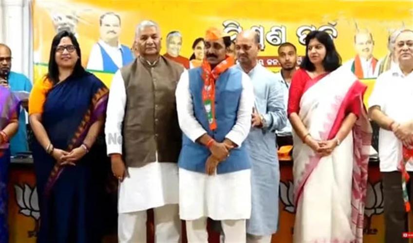 Khabar East:Ex-BJD-MLA-Priyadarshi-Mishra-Joins-BJP