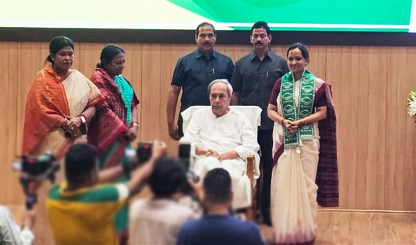 Khabar East:Ex-IAS-Officer-Sujata-Karthikeyan-Formally-Joins-BJD-In-Naveen-Patnaiks-Presence