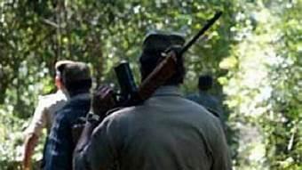 Khabar East:Fierce-encounter-between-police-and-Naxalites-three-militants-killed-and-one-injured