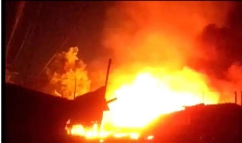 Khabar East:Fire-broke-out-in-Bidhannagars-Newtown-market-20-shops-gutted