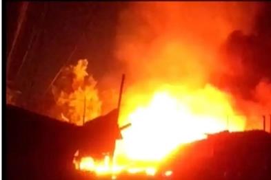 Khabar East:Fire-broke-out-in-Bidhannagars-Newtown-market-20-shops-gutted