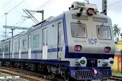 Khabar East:First-AC-local-train-flagged-off-on-Sealdah-Ranaghat-section