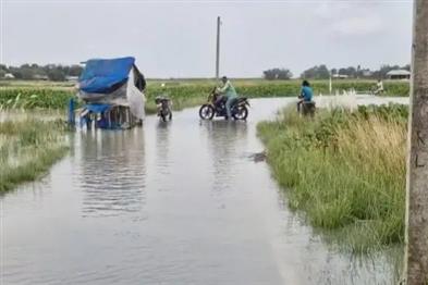 Khabar East:Floodwaters-from-the-swelling-Kosi-River-entered-homes